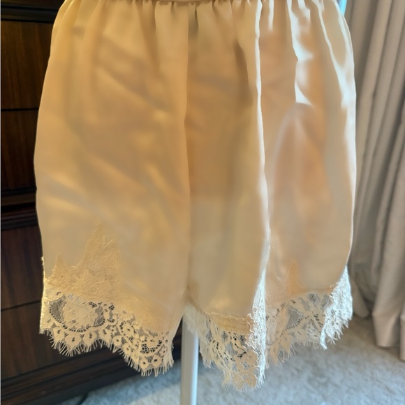 Reformation Cream Lace Women's Shorts - Picture 2 of 4